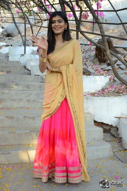 Hebah-Patel-at-Nenu-Naa-Boy-Friends-Movie-Opening